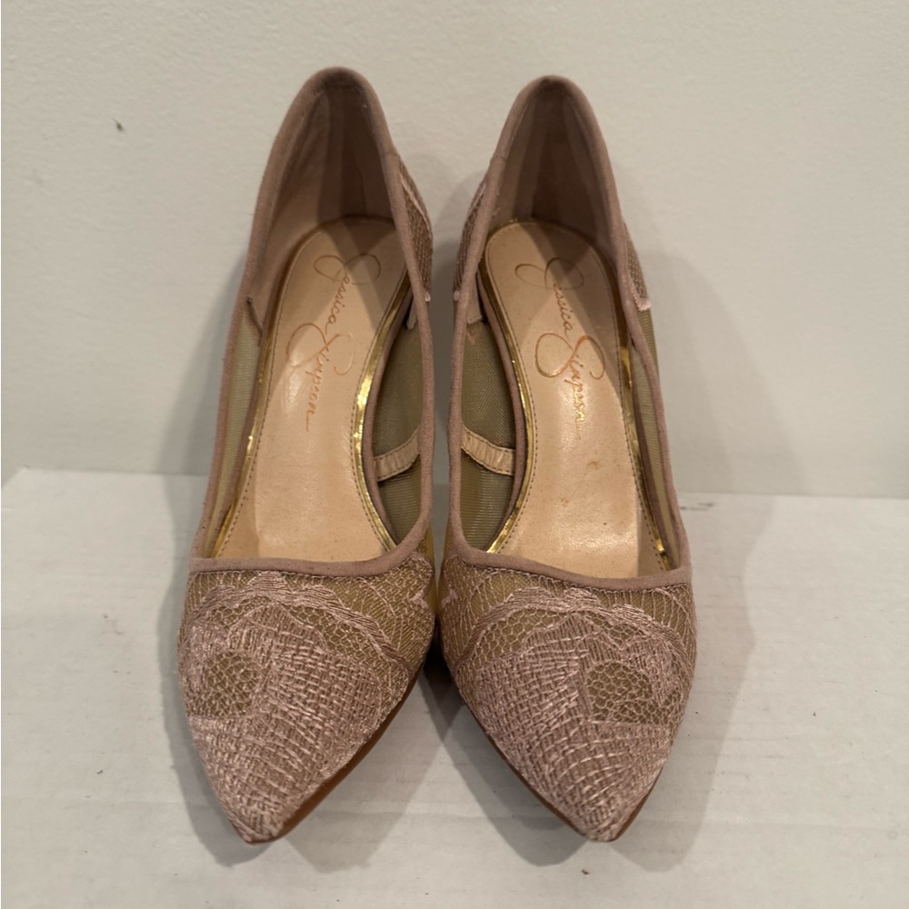 Jessica Simpson Women's Lace Blush and Gold Heels